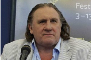 Жерар Депардье продает своё вино и статуэтку Обеликса