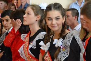 Астраханским школьникам заменили неправильные аттестаты