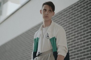 ТИМА БЕЛОРУССКИХ ВЫПУСТИЛ НОВЫЙ СИНГЛ «ЦЕЛОВАТЬ»