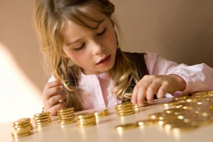 В Госдуме одобрили законопроект о выплатах на детей до трех лет