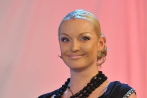 Анастасия Волочкова примерила роль футбольного вратаря