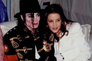 Дочь Элвиса Пресли расскажет «шокирующие подробности» о жизни с Майклом Джексоном в своей книге