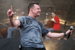 Лидер группы «КняZz» проводит отпуск в виртуальной битве с акулами