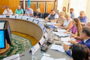 Астраханские депутаты приняли закон о расширении мер соцподдержки