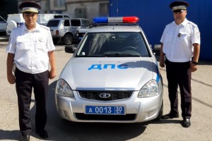 Астраханские полицейские помогли астраханке после аварии