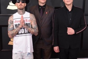Blink-182 спели песню о ненависти 