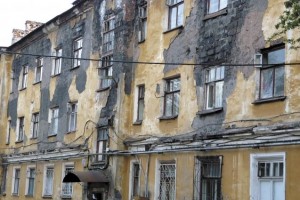 В Астрахани подготовят доппрограмму по ветхому жилью до конца года