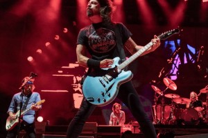 Foo Fighters выпустили мини-альбом с каверами и бисайдами