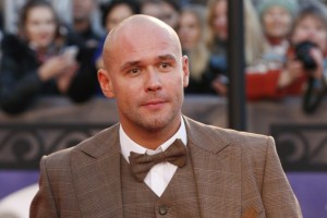 Нетрезвый Максим Аверин устроил разборки на борту самолета