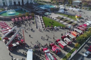 В Астрахани на выставке детям дадут посидеть в пожарной машине и надеть одежду пожарного