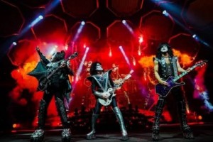 Рок-н-ролл для акул: группа Kiss даст подводный концерт в Индийском океане