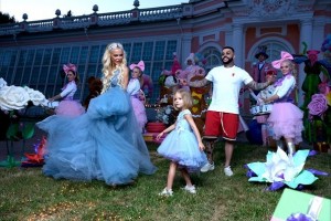 «КОРОЛЕВА ИГРУШЕК» АЛИСА ЛОБАНОВА СТАЛА ФЕЕЙ В КЛИПЕ ТИМАТИ