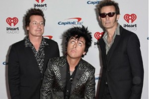 Green Day исполнили новую песню на хоккейном матче