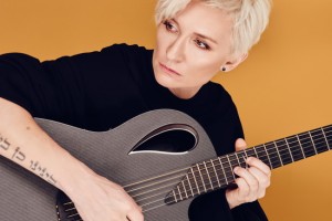 Дети Дианы Арбениной зарабатывают первые деньги на гастролях «Ночных Снайперов»