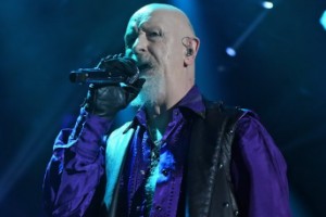 Роб Хэлфорд записал рождественский альбом с семьей