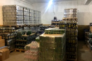У астраханского предпринимателя нашли около 15 тысяч литров контрафактного пива