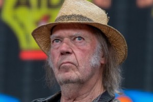 Нил Янг выпустил первый альбом с Crazy Horse за семь лет