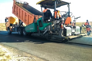 В Астраханской области завершают ремонт подъездной дороги к одному из сел