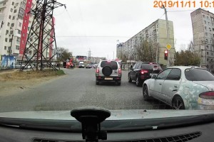 На одном из перекрестков в Астрахани заработал светофор
