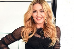 На Мадонну подали в суд