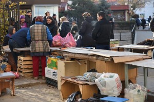 В Астрахани с одного из рынков вывезли 23 незаконных павильона