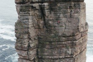 В Великобритании незрячий альпинист покорил 137-метровую скалу