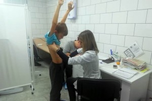 Врачи «мобильной поликлиники» продолжат помогать детям в Володарском районе