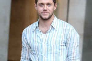 Найл Хоран сыграл свою новую песню для балерины в красном