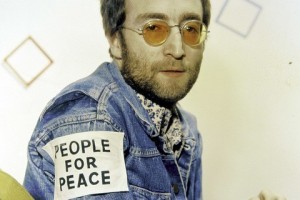 Сломанные очки Джона Леннона продали почти за 200 тысяч долларов