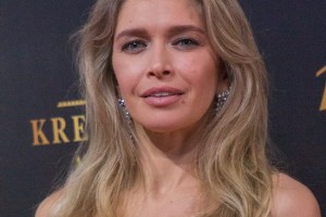 Вера Брежнева снялась в рекламе шампуня 