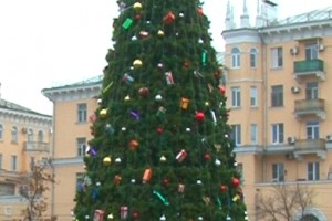 Астраханская елка вошла в топ-50 самых высоких новогодних деревьев