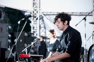 Pianoboy предстал в образе Санта-Клауса в новом клипе