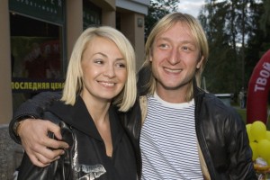 «Прекрасная грудь, отличная попа»: Евгений Плющенко о жене