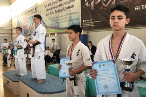 Астраханские спортсмены завоевали три медали на региональных соревнованиях по каратэ
