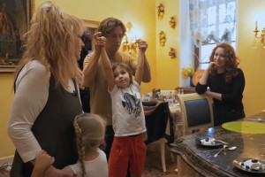 Максим Галкин дал интервью о семье и детях