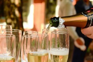 В Новый год астраханцы пьют порядка 1 бокала шампанского