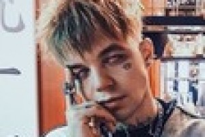 Элджей перекрасил волосы в фиолетовый цвет