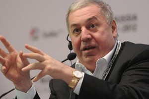 Кто поёт песни миллиардера Михаила Гуцериева?