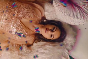 Селена Гомес спела о безответной любви в новом клипе на трек Rare 