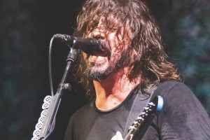 Foo Fighters пообещали новую песню и безумный год