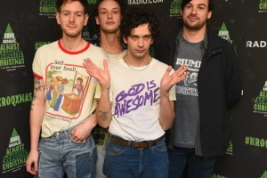 1975 выпустили новый сингл и удивили Адама Левина обложкой альбома 