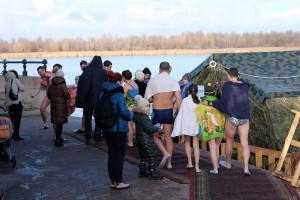 В Астрахани продолжается подготовка к празднованию Крещения. 