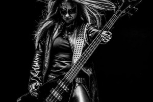 ABBATH уволили басистку Мию Уоллес................
