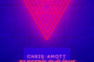 Кристофер Эмотт (экс-ARCH ENEMY, ARMAGEDDON) выпустил сольный альбом в стиле синт-уэйв!