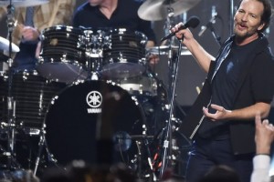 Pearl Jam сыграли музыку на фоне природы