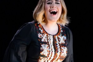 Адель спела на свадьбе и пообещала новый альбом 