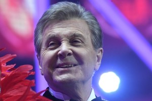 Лещенко предложил затравленной за поздравление с 23 Февраля Maruv спеть дуэтом