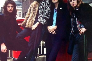 Фанаты Queen могут купить носки в честь юбилея группы