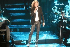 "По глазам вижу — болит": польская рок-звезда между жизнью и смертью в Беларуси