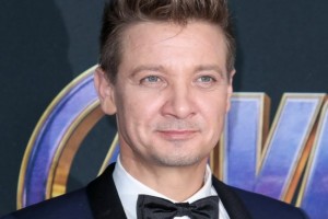 Джереми Реннер создал музыкальное лекарство